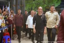 Presiden Jokowi Santap Mi dan Sapa Masyarakat Mataram, NTB, 30 April 2024