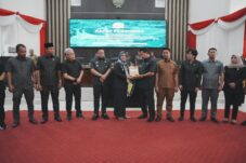 Bupati Gowa Serahkan Ranperda RPJMD 2025–2029 dan Laporan Pertanggungjawaban APBD 2024