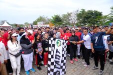 Lepas Peserta Jalan Santai, Bupati Gowa Harap Tingkatkan Kebersamaan dan Persatuan