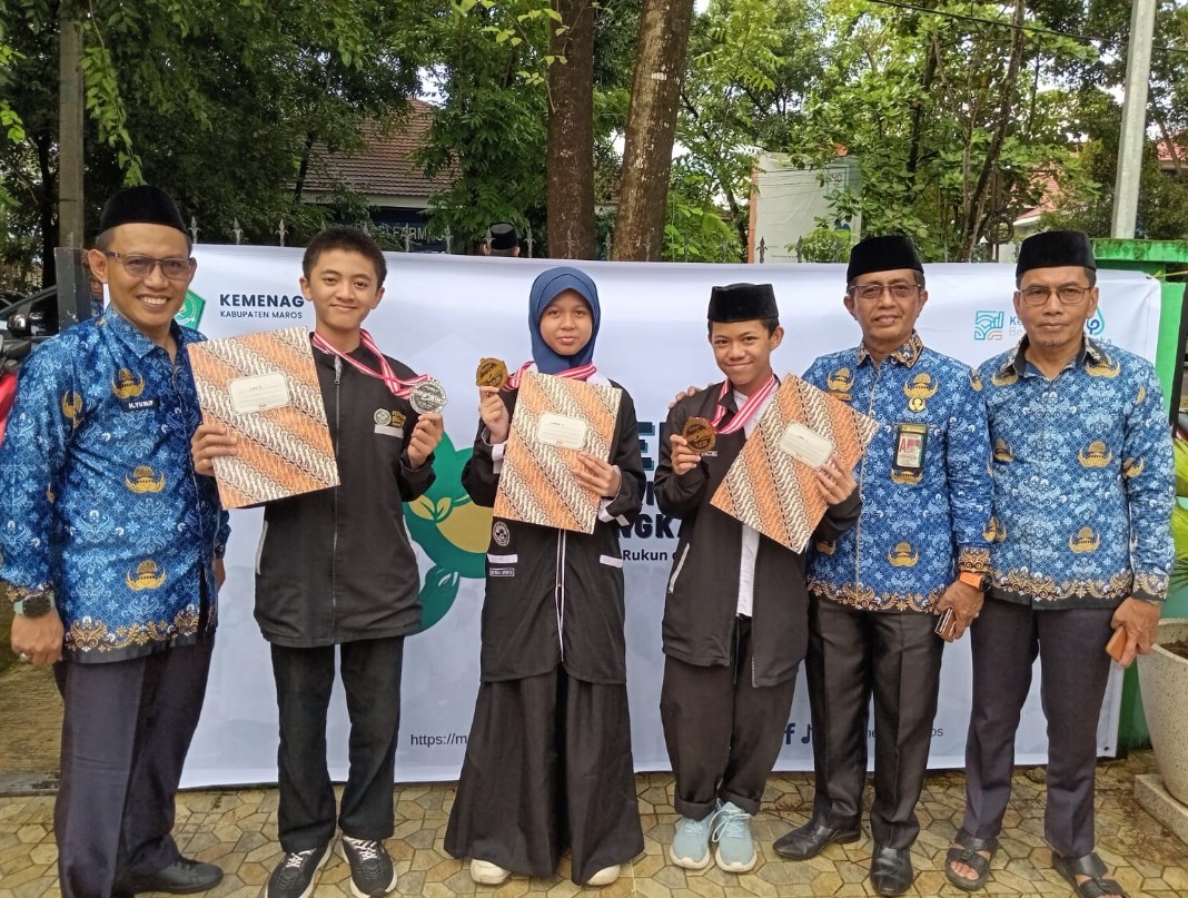 Kepala Kemenag Maros Beri Penghargaan Langsung, Siswa MTs Ponpes Annur Tompobulu Borong Medali Emas Olimpiade Sains Indonesia